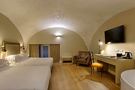 Suite with Double Queen Bed