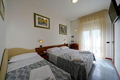 Double Room with Balcony and Beach Access