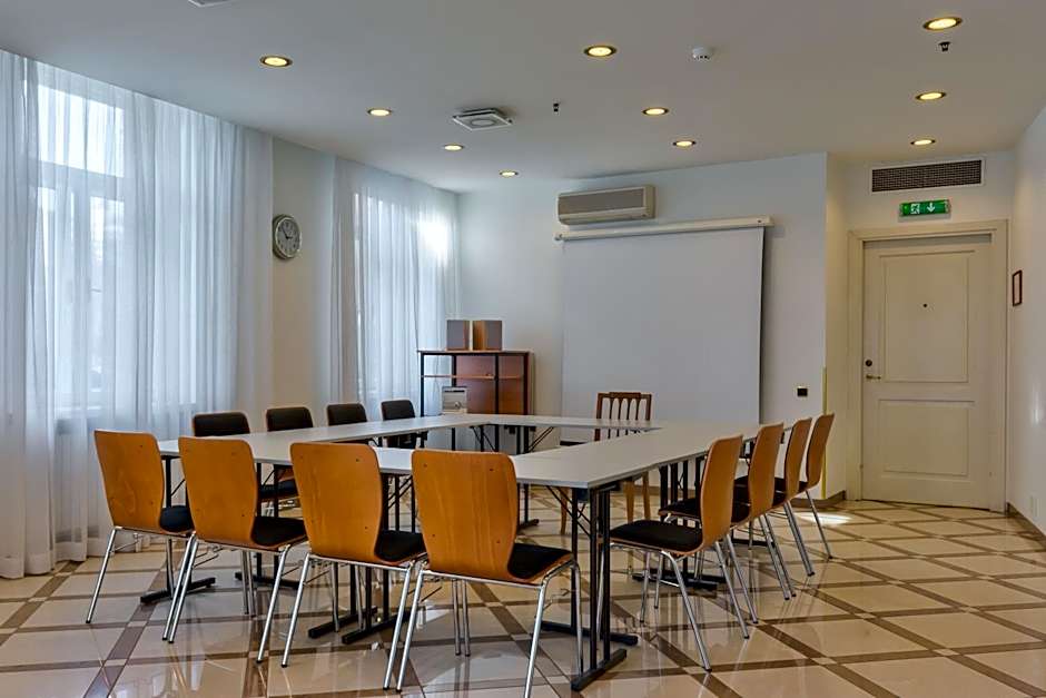 My City Hotel