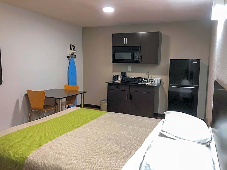 Studio 6 Wichita, KS - Airport