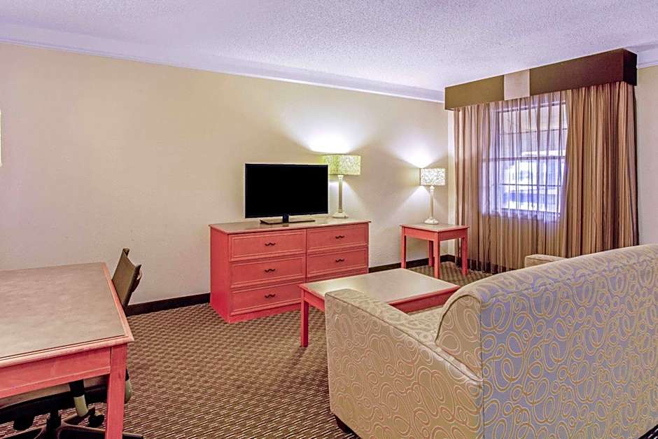 La Quinta Inn & Suites by Wyndham And Conference Center San Angelo