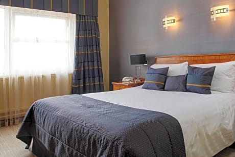 Suite-1 Double Bed, Non-Smoking, En Suite, One Double Bed, Two Sofabeds