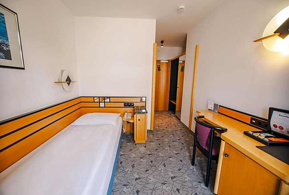 Villa Waldperlach by Blattl