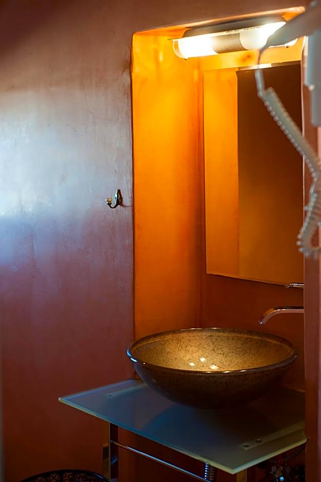 Heliophos Boutique Caves