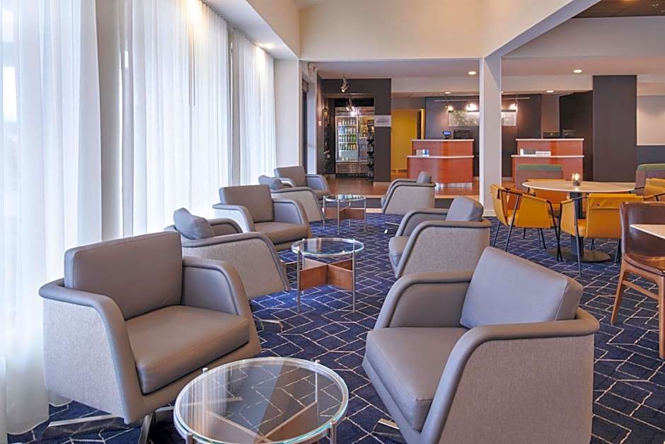 Courtyard By Marriott Detroit Livonia