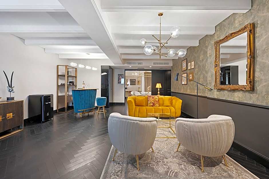 Skylark, Aluma Hotel & Resort