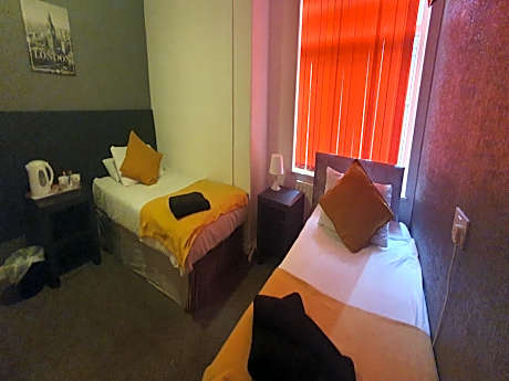 Twin Room with Private Bathroom