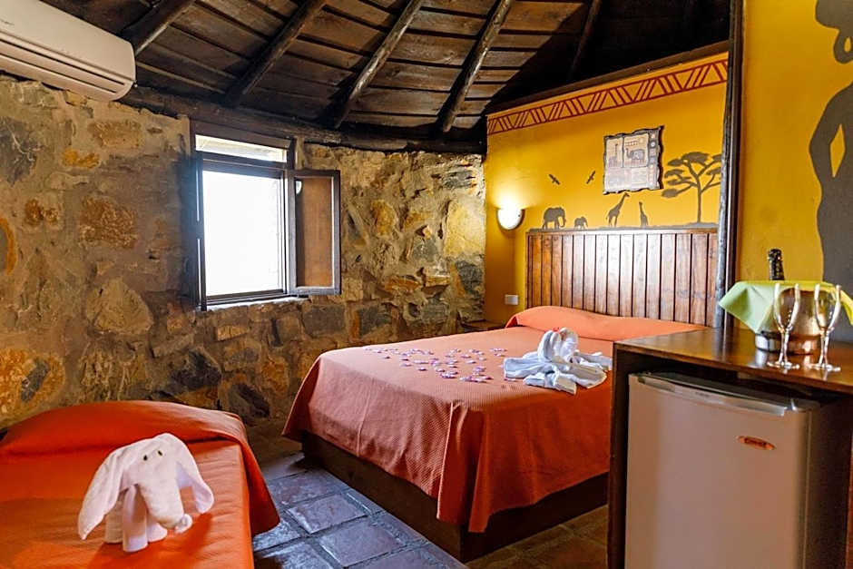 Hotel Selwo Lodge - Animal Park Tickets Included