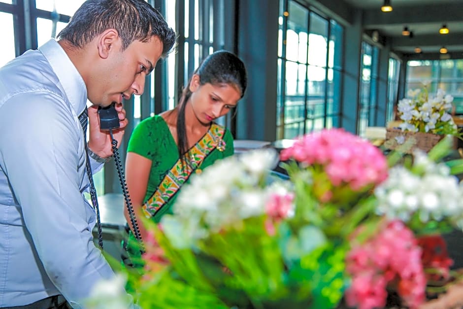 Oak Ray Hotel - Tea Bush Ramboda