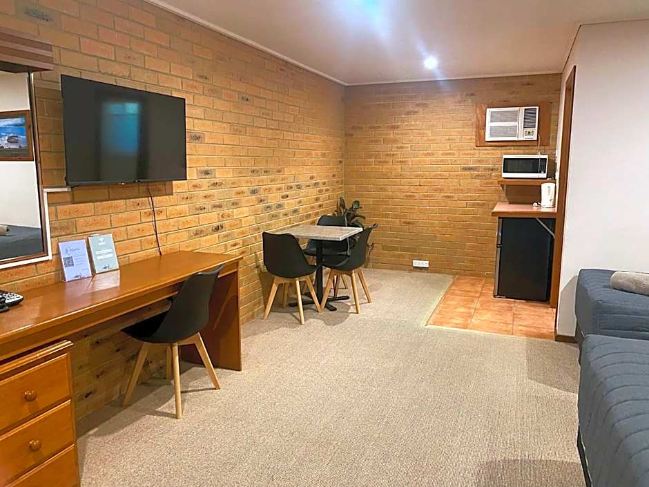 Quays Motel San Remo