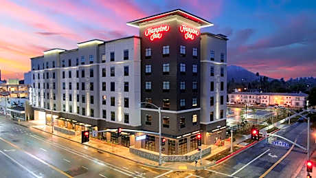 Hampton Inn By Hilton Riverside Downtown