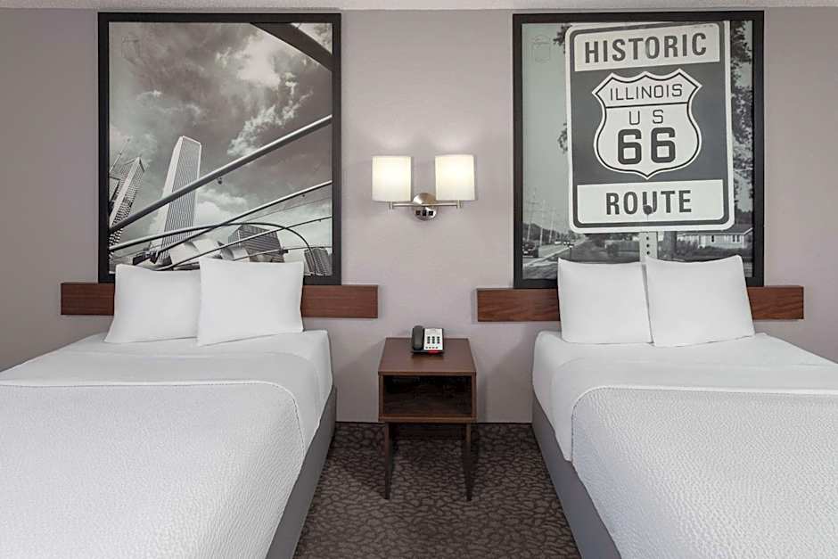 Super 8 by Wyndham Romeoville Bolingbrook
