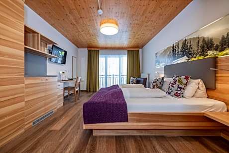 One-Bedroom Apartment with View