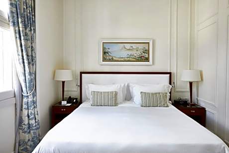 Deluxe Double or Twin Room with City View