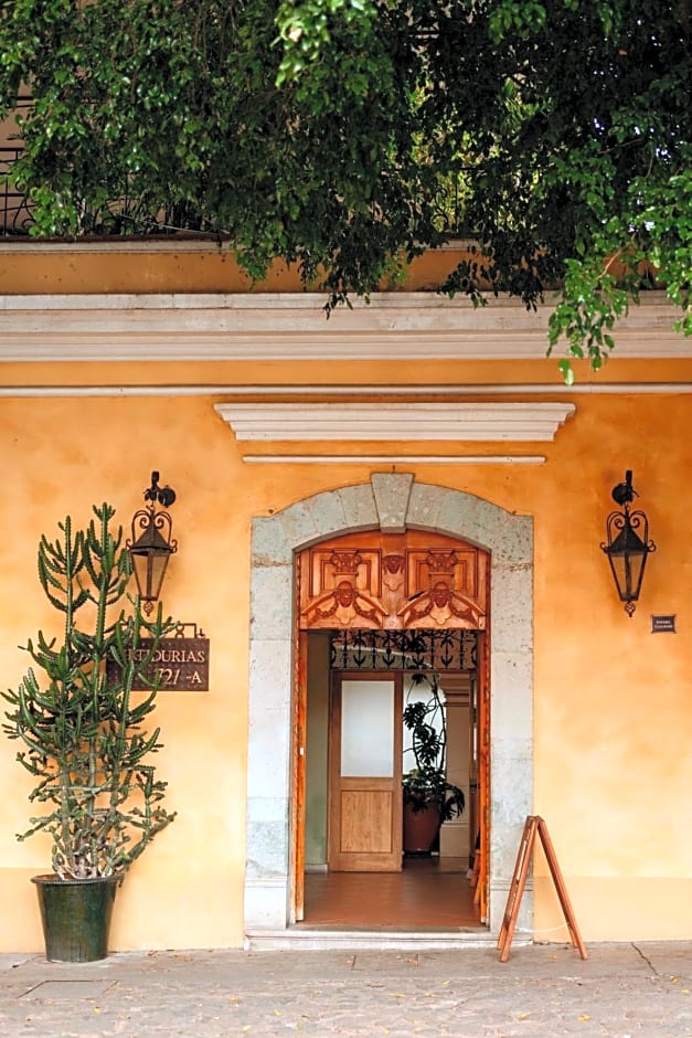 Los Pilares Hotel