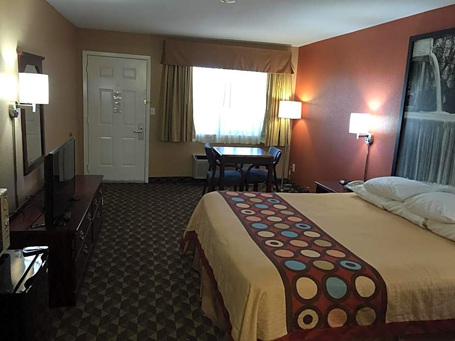 Super 8 by Wyndham Bastrop TX