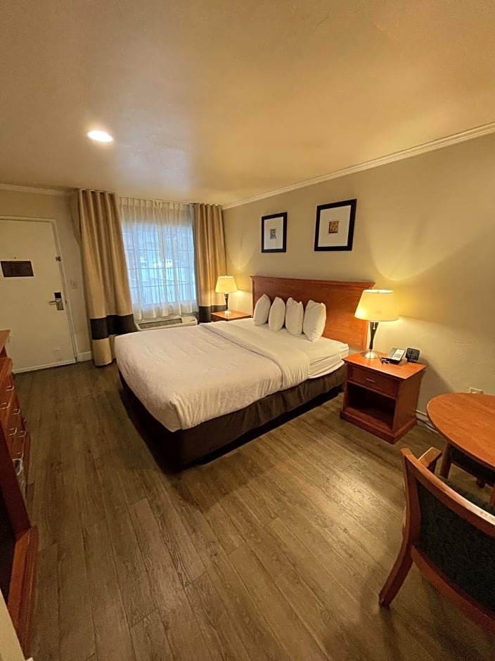 Blu Pacific Hotel