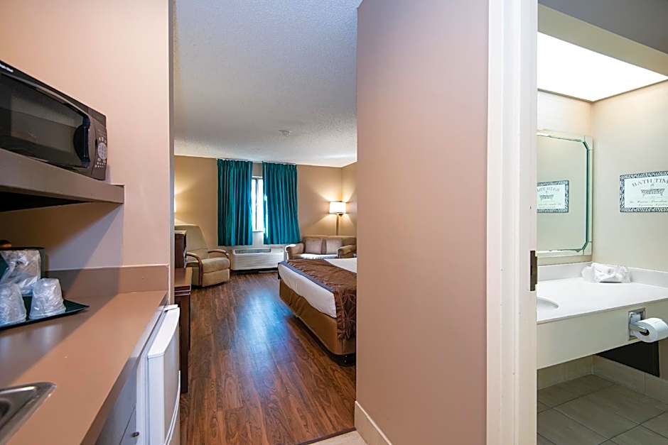 Photo 1 of 6 of 1 Queen Bed, Accessible