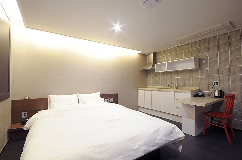 Photo 1 of 6 of Condo