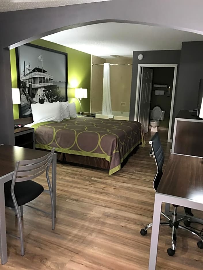Super 8 by Wyndham Slidell