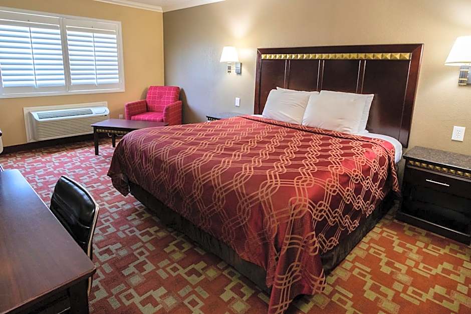 Econo Lodge Inn & Suites Fallbrook Downtown