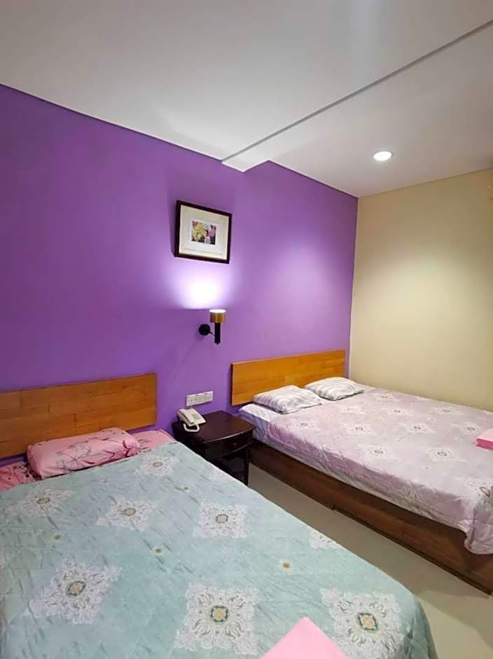 PAVILION INN HOTEL LUMUT