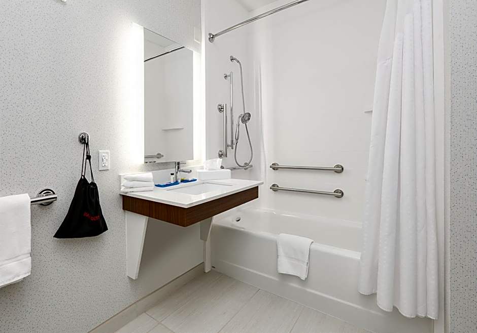 Holiday Inn Express & Suites Mitchell By IHG