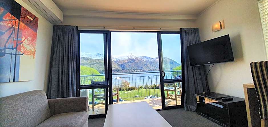 The Moorings Motel and Apartments