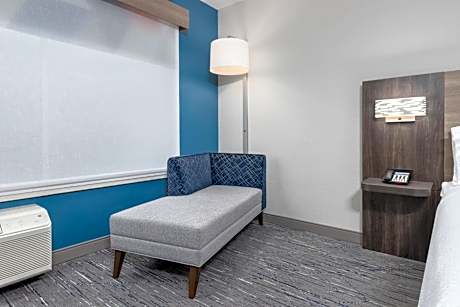 King Room with Hearing Accessible Roll In Shower - Non-Smoking