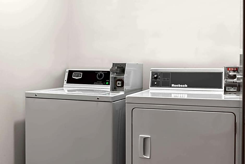 Days Inn by Wyndham Steinbach