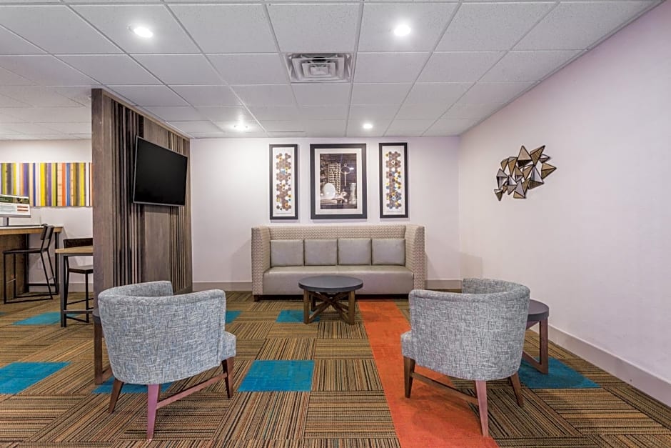 Holiday Inn Express Hotel and Suites Petersburg - Fort Lee, an IHG Hotel