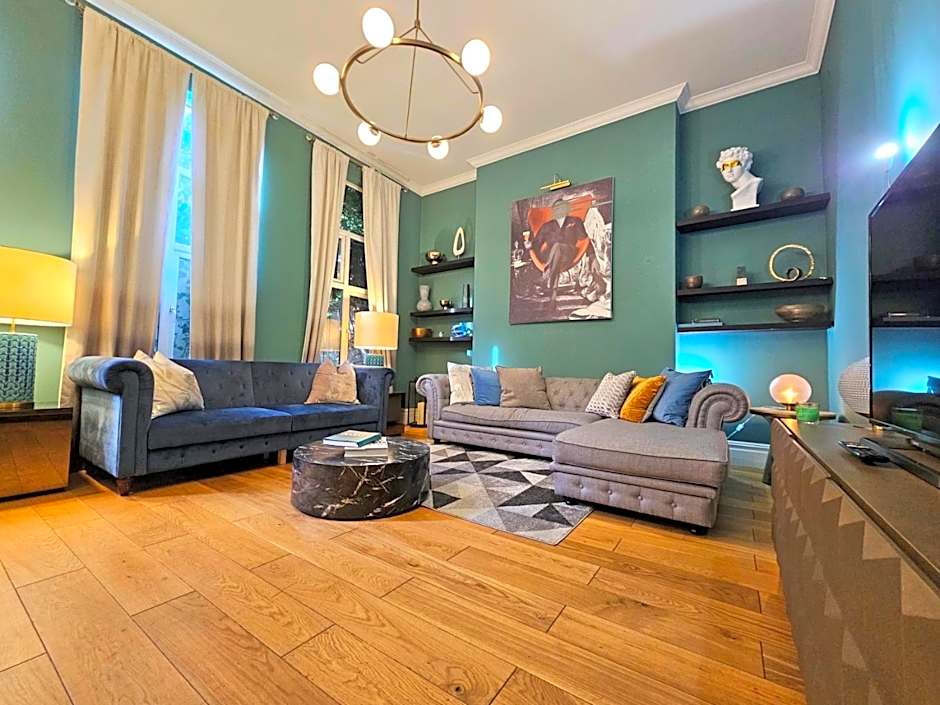 Stunning Hyde Park Home, Ground Floor Maisonette, Duplex, near Tube Metro Stations