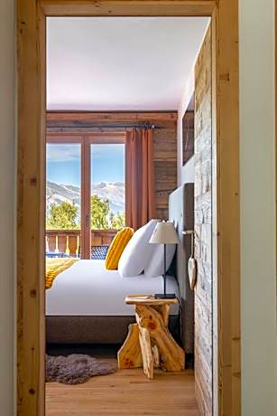 Double or Twin Room with Mountain View