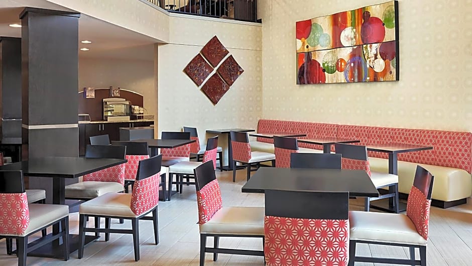 Holiday Inn Express Naples Downtown 5th Avenue By IHG