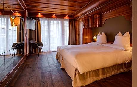 Deluxe Suite with Balcony