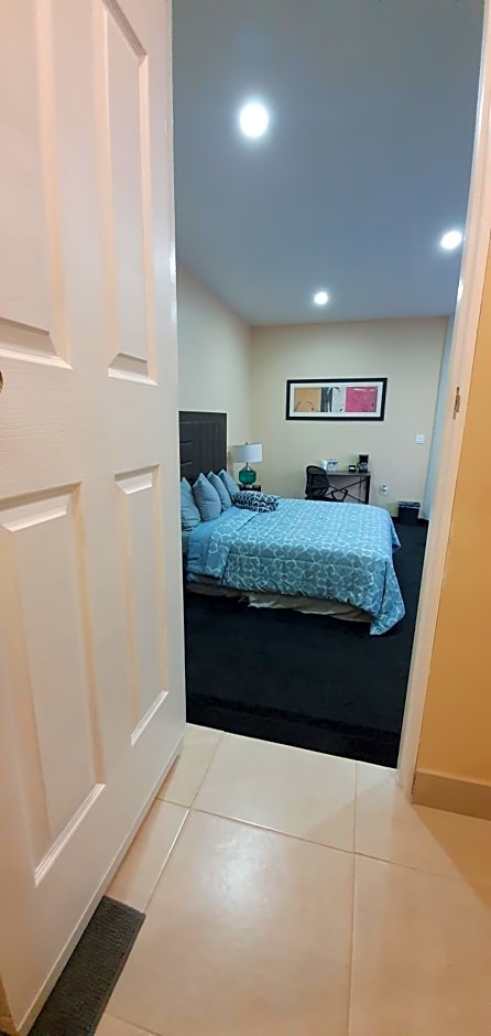 Costero Inn - Not Hotel -
