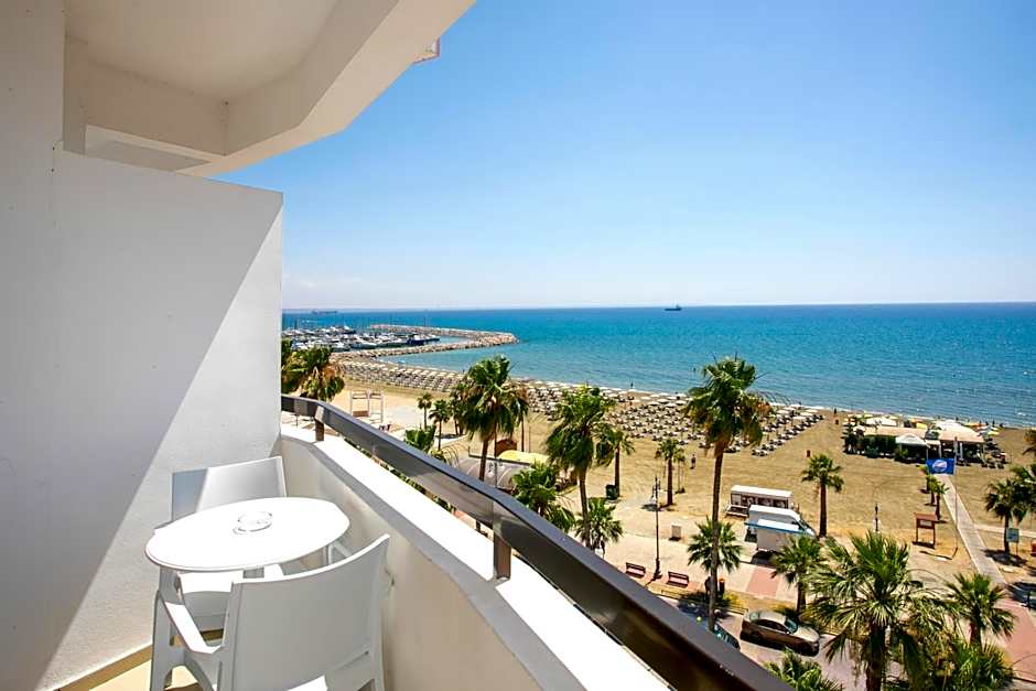 Les Palmiers Beach Boutique Hotel & Luxury Apartments