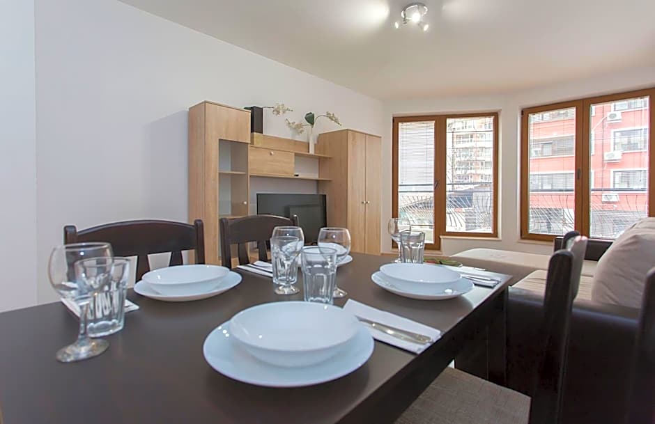 Modern and Bright Apartments near Center - FREE PARKING