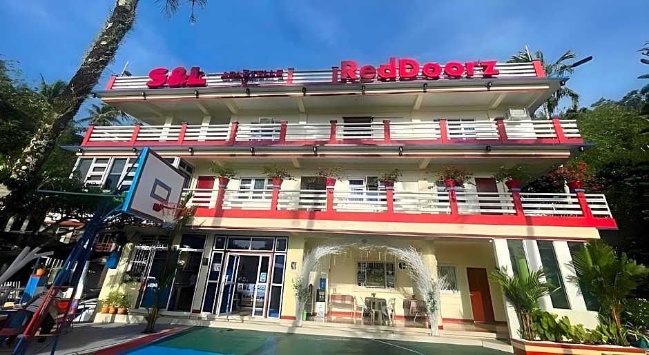 RedDoorz @ S and L Apartelle Daraga Albay