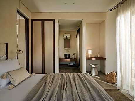 Executive Suite with private pool and sea view