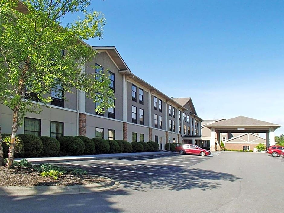 Quality Inn & Suites Boone - University Area