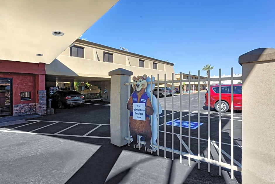 Travelodge Phoenix Downtown – Phoenix, AZ
