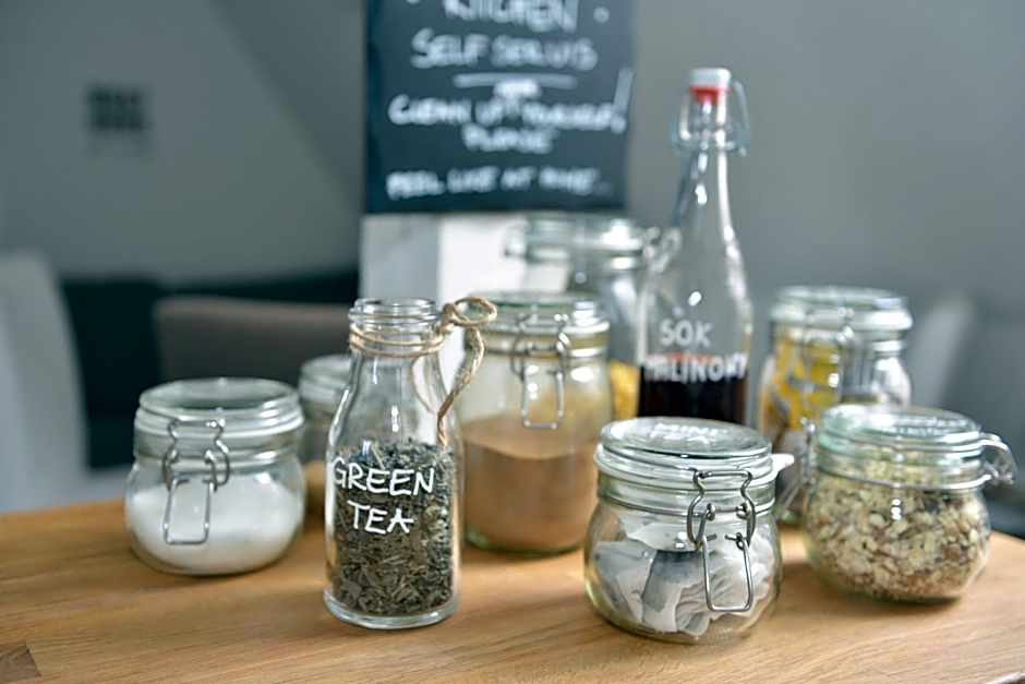 Five Point Hostel & Apartments