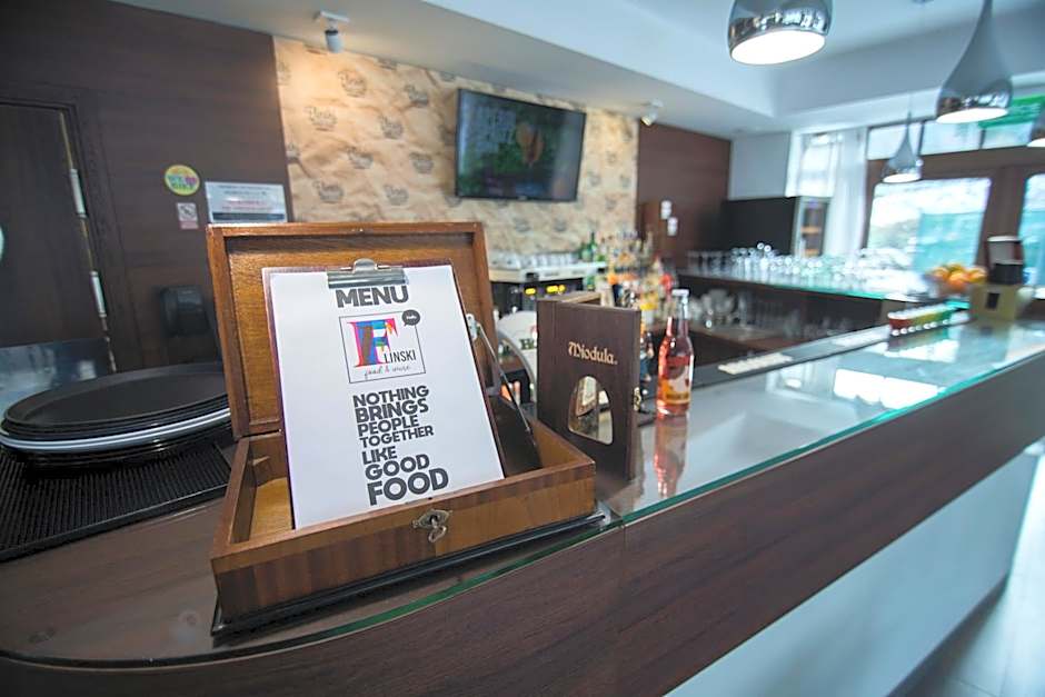 Flinski Sport X SPA, Boutique X Art