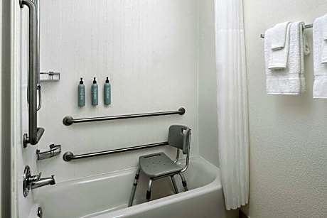 Room, 2 Queen Beds (Mobility/Hearing Accessible, Tub)