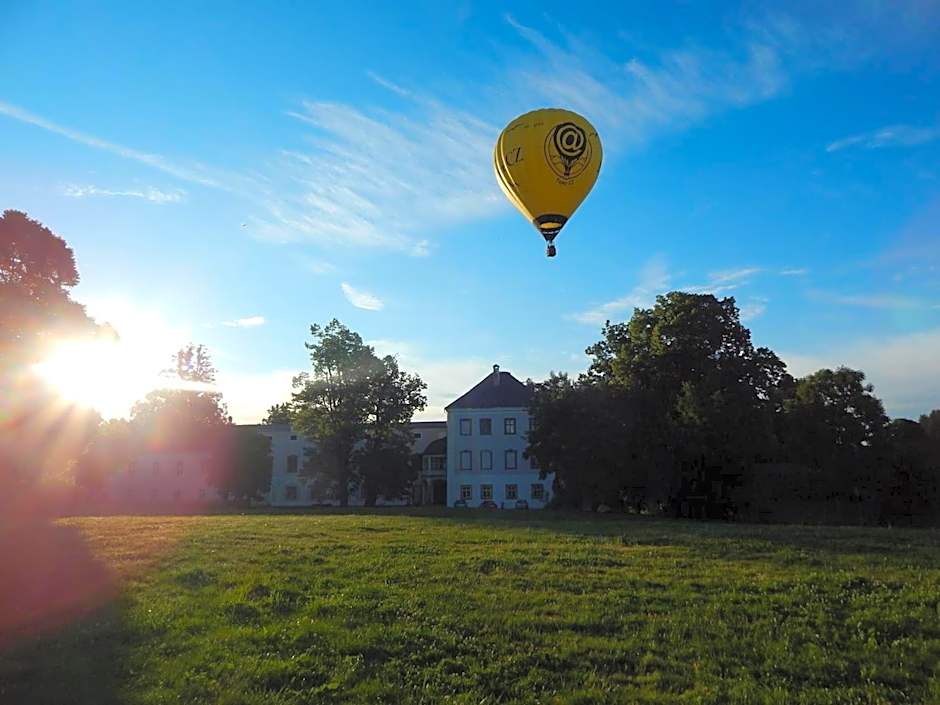 Balónový hotel a pivovar Radešín