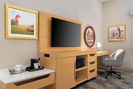 Queen Room with Two Queen Beds - Hearing Access