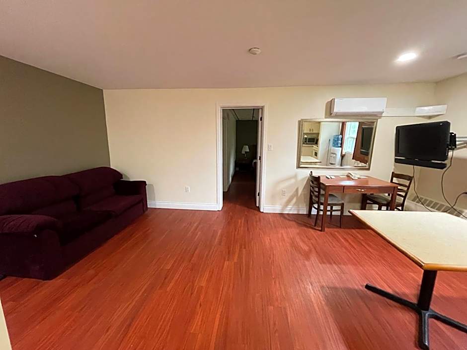 Super 8 by Wyndham Pembroke