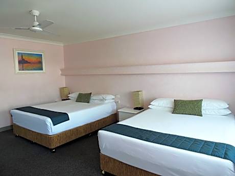 Deluxe - 2 Queen Beds