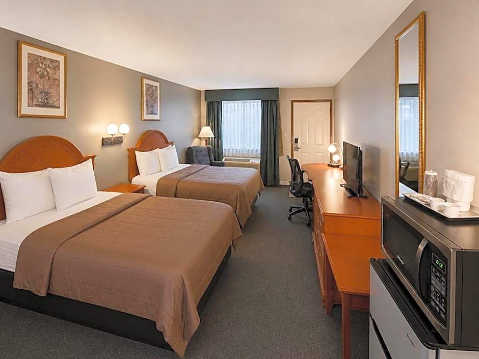 Ozark Inn & Suites